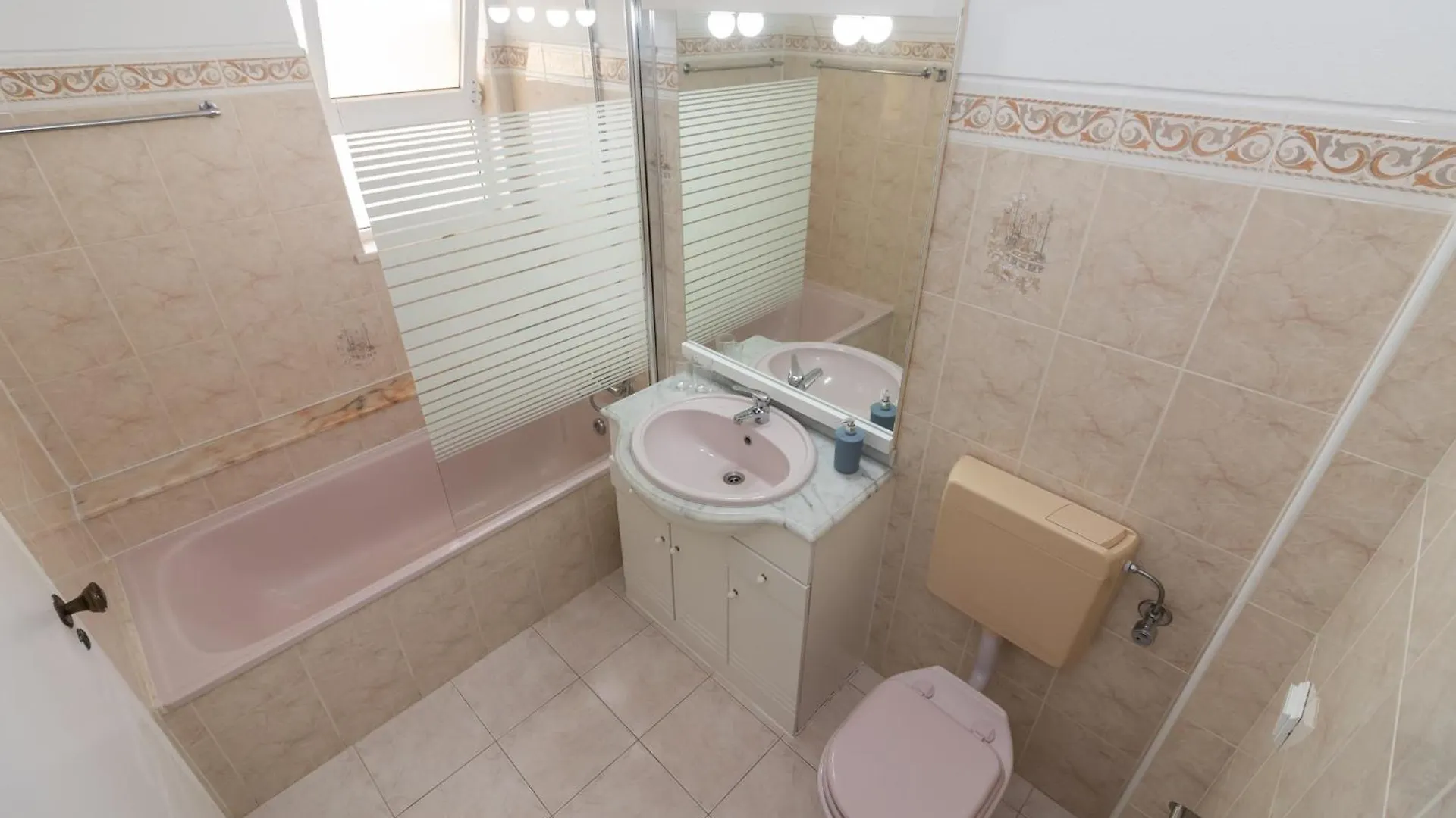 Bed and Breakfast Bb Dona Ana Lagos